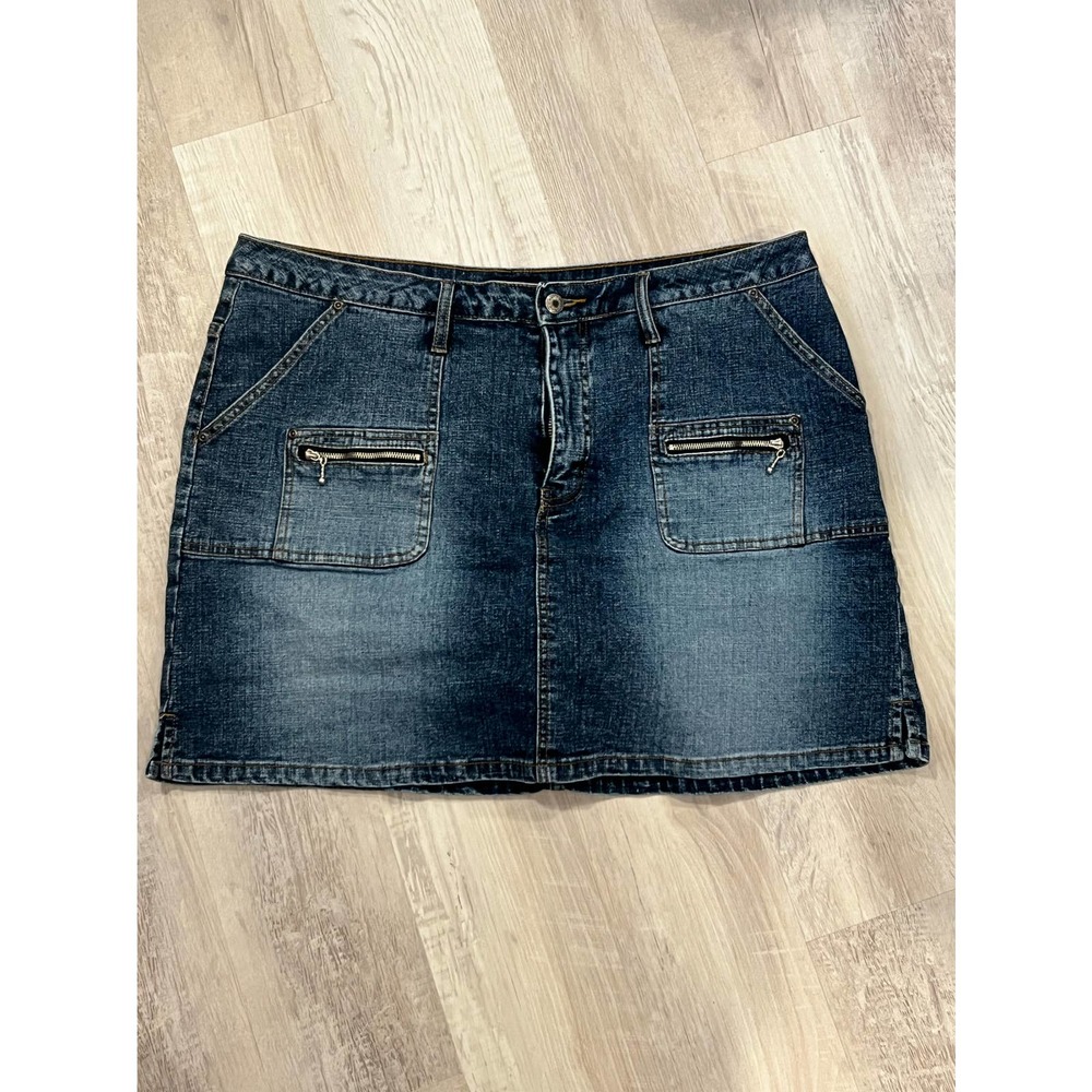 Bailey’s Point Denim Skorts